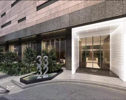 Entrada a la clínica con jardín